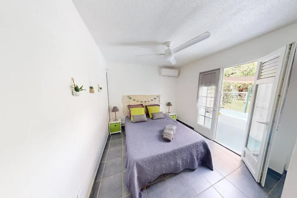 Apartment Appartement Face A La Mer 2 Chambres Le Diamant